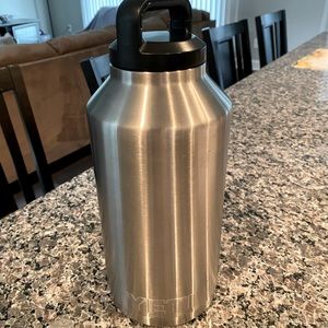 64oz Yeti Stainless Steel Rumbler